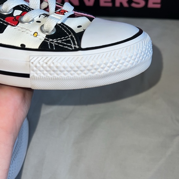 Hello Kitty x Converse - Picture 15 of 16